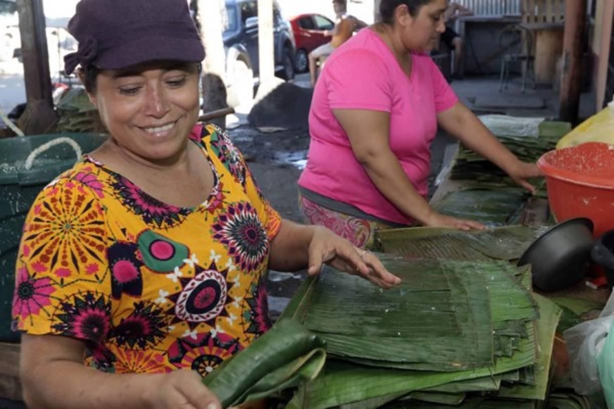 Uno de los lugares preferidos por los sampedranos para disfrutar de un delicioso tamal es la popular cuadra atrás de la iglesia La Luz del Mundo, en la colonia Hermosa Provincia, contiguo al segundo anillo.