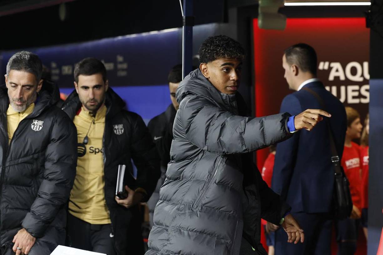 Hansi Flick sorprendió con sus rotaciones y dejó de inicio a Lamine Yamal en el banco de suplentes.