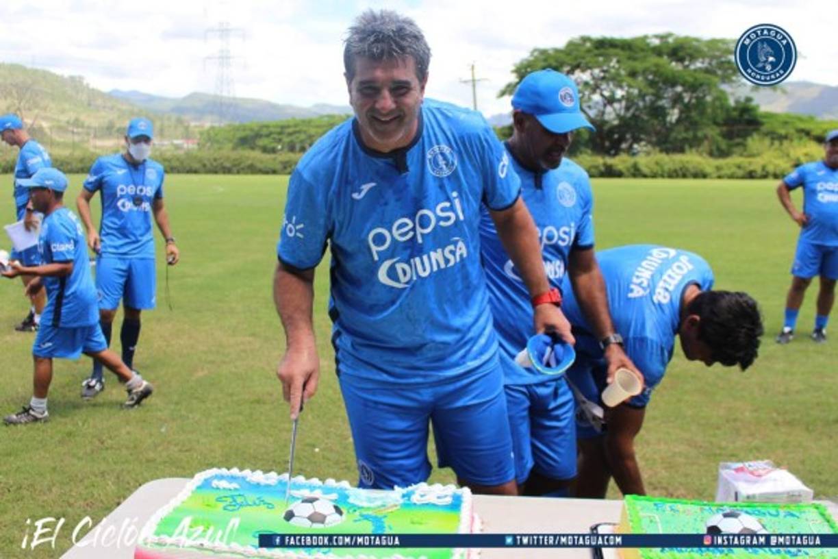 “¡Gracias! Escuché decir que la felicidad se da cuando acortas la distancia entre lo que soñaste ser y lo que sos... Muy feliz en este momento. Gracias Azules”, fueron las palabras de agradecimiento de Diego.