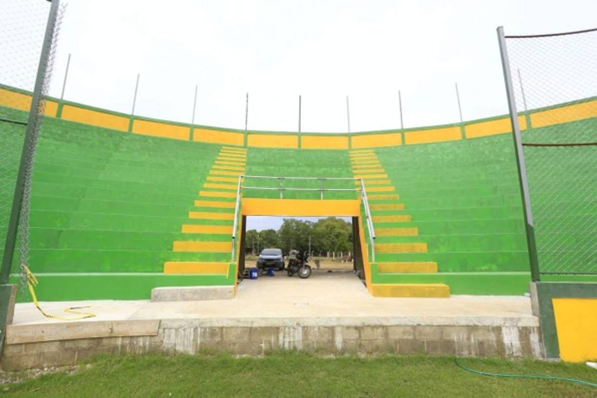 Están construidas dos graderías y para el futuro buscarán finalizar el resto. Este periodo de construcción lleva más de 10 meses.