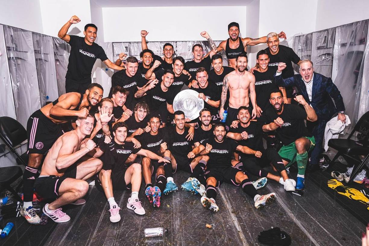 La foto posada de la plantilla del Inter Miami festejando con el trofeo de la MLS Supporters’ Shield.