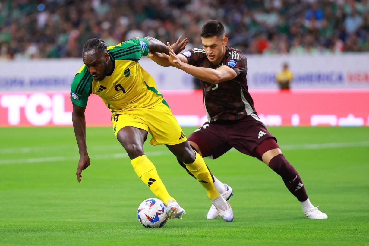 El mexicano César Montes dio gratas sensaciones ante Jamaica.