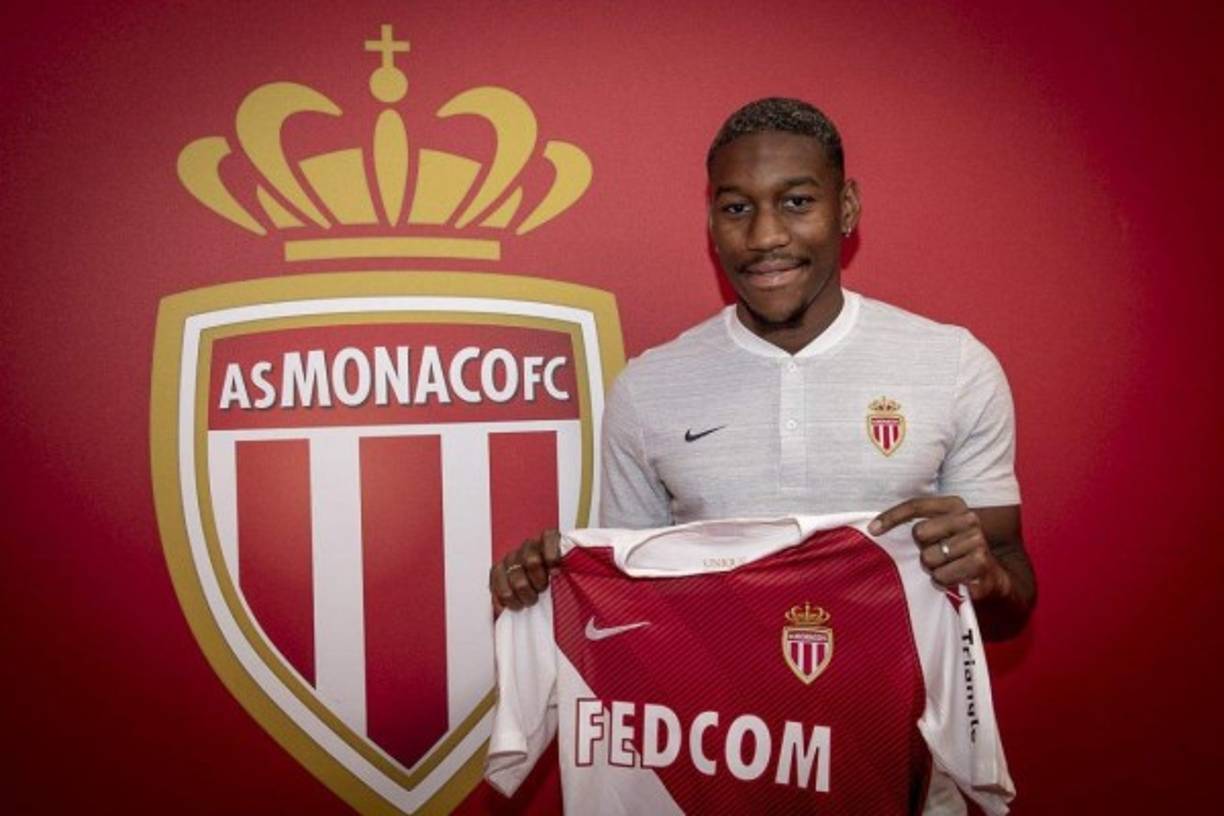 El Mónaco llegó a un acuerdo por el traspaso del defensa francés Ronaël Pierre-Gabriel al Mainz. El precio del jugador, según RMC Sport, es de seis millones de euros.