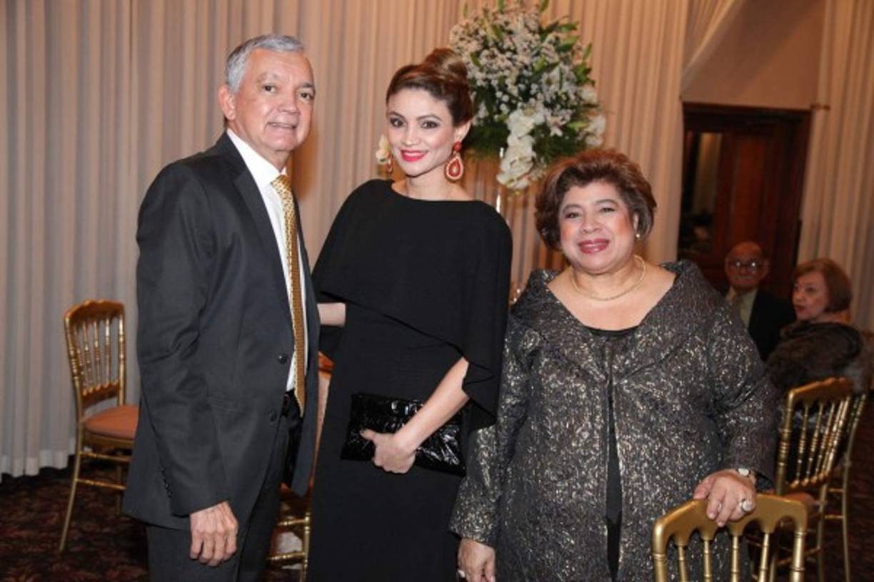 Isidro Rodríguez, Cinthia Banegas y Julie Tielemans.