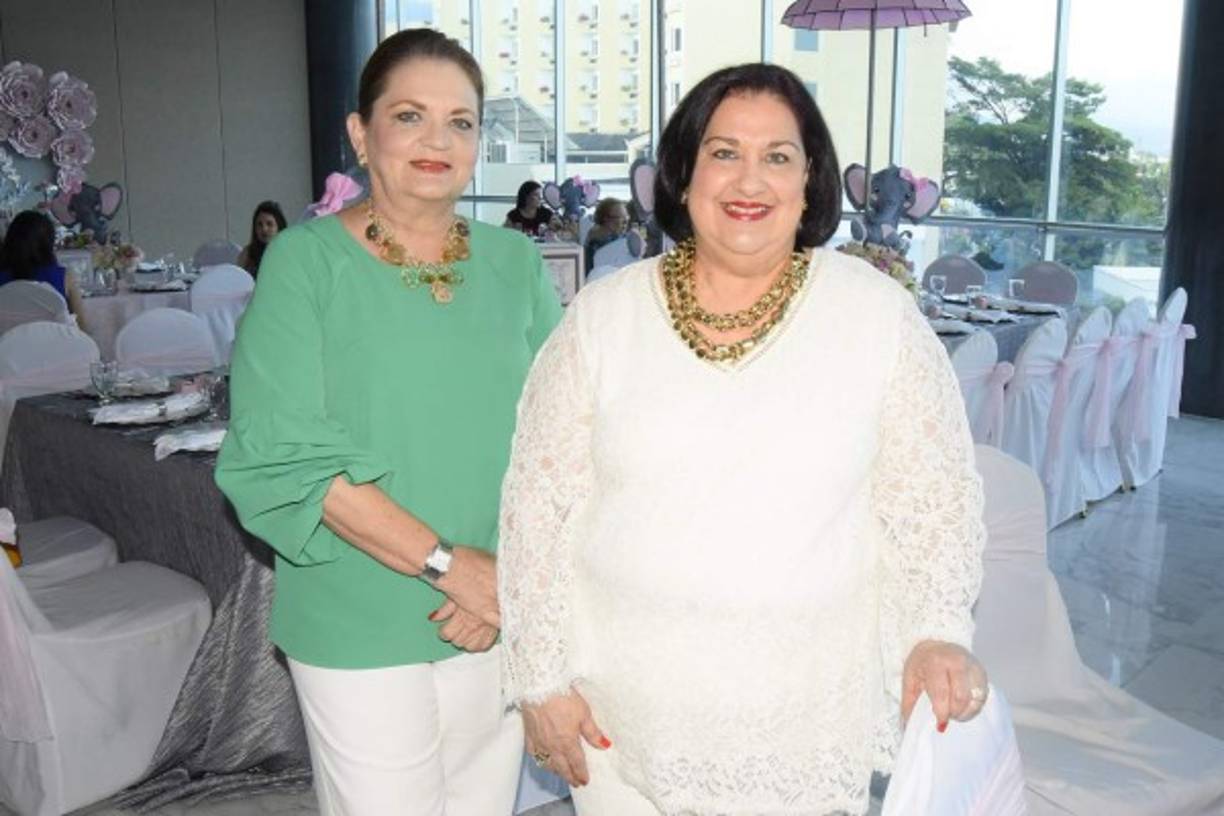 Kalene Pineda y Rosario Crespo.