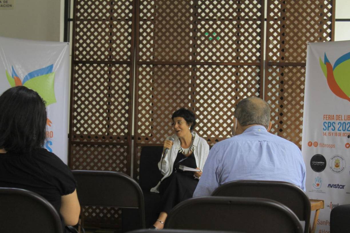 También hubo entrevistas con escritores, con quienes se expuso el proceso de creación de las diferentes obras.