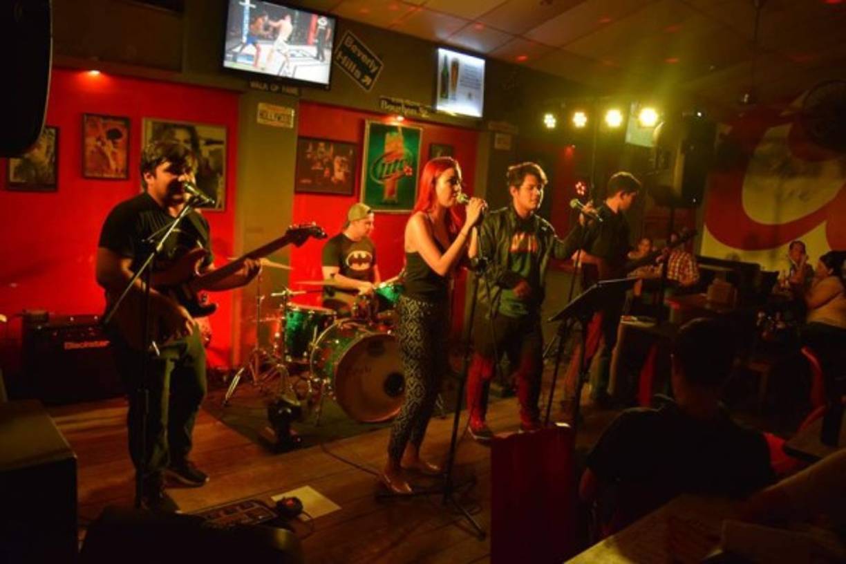 INERCIA. La agrupación integrada por Gabriela Guzmán, William Camacho, David Cruz, Luis Carlos Escalón y David Rivera “El Pony” se presentará este viernes 6 de octubre en el restaurante Wings and Buckets, de San Pedro Sula, a partir de las 9:00 pm. Y el sábado 7 deleitará al público en el Bar Rosa Negra, de Tela, a las 9:00 pm.
