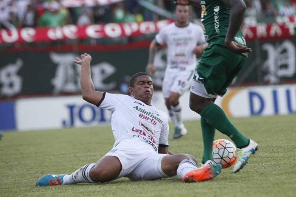 El defensa colombiano Luis Castro es otro de los jugadores que el Platense ha decidido renovar para el Torneo Clausura 2017.