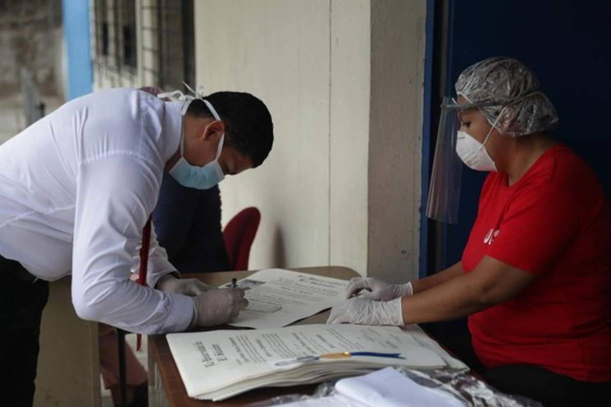 Agregó que ya se estudia la fabricación de equipos médicos más complejos y necesarios para hacer frente a la emergencia nacional.