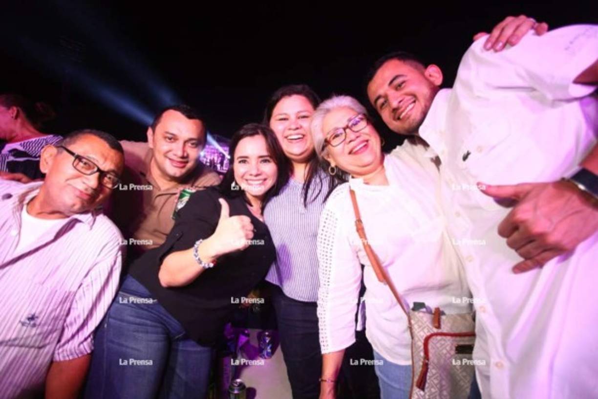 Sampedranos y de zonas aledañas llegaron desde tempranas horas al estadio para no perderse ningún detalle del concierto.