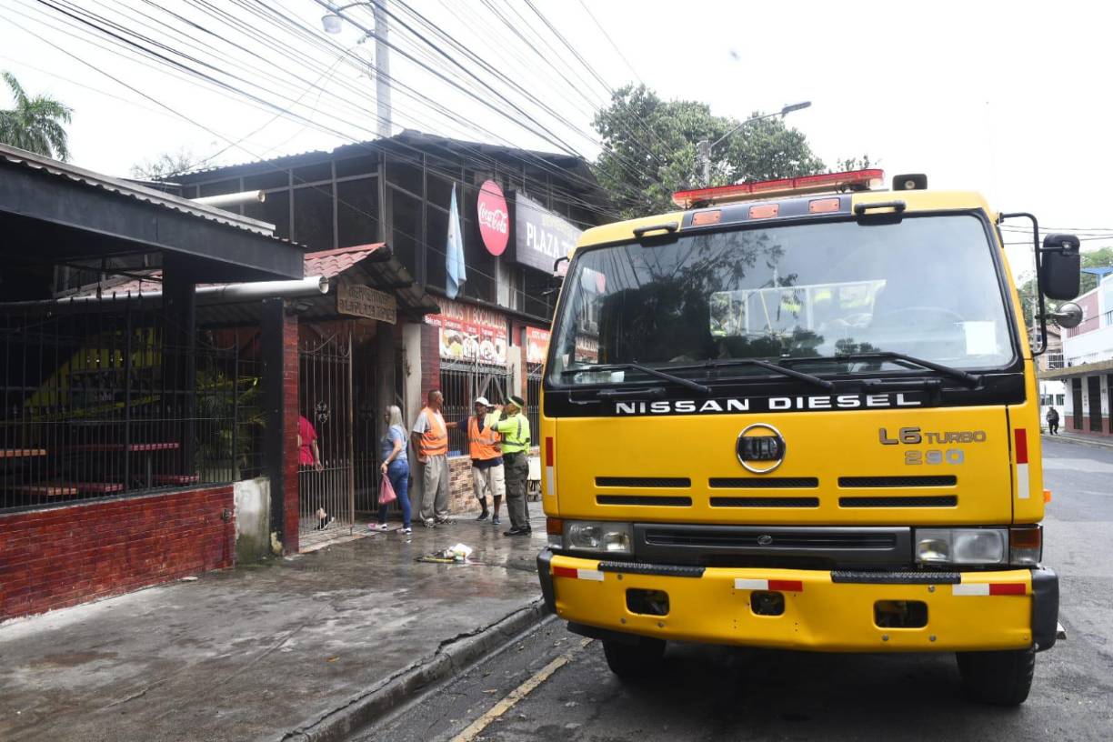 Cilindro de gas explota y desata incendio en la Plaza Típica de SPS