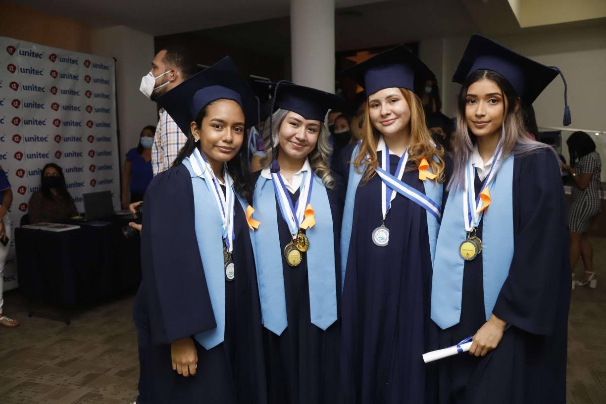 Karol Rivera, Nathalie Vélez, Kriscia Cornejo y Dayana Espinoza