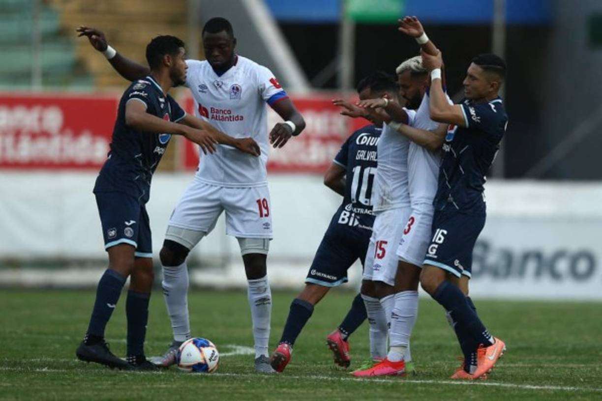 El clásico capitalino tuvo momento calientes en el partido.