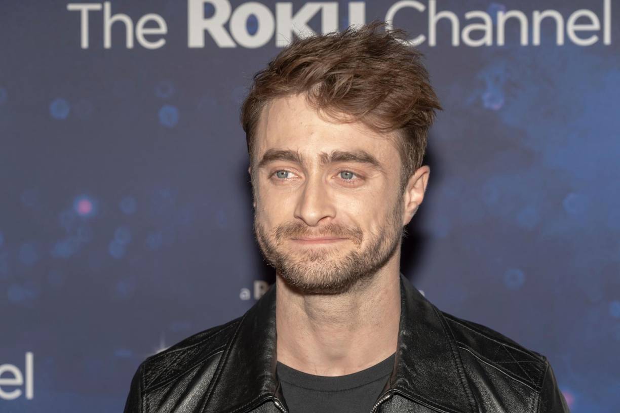 Daniel Radcliffe , que interpretó al joven mago titular en las ocho películas, recordó a Smith con cariño en una declaración compartida con <i>Entertainment Weekly</i> . “Era un intelecto feroz, una lengua gloriosamente afilada, podía intimidar y encantar al mismo tiempo y era, como todos te dirán, extremadamente divertida”, dijo. “Siempre me consideraré increíblemente afortunado de haber podido trabajar con ella y pasar tiempo con ella en el set. La palabra leyenda se usa demasiado, pero si se aplica a alguien en nuestra industria, se aplica a ella. Gracias Maggie”. 