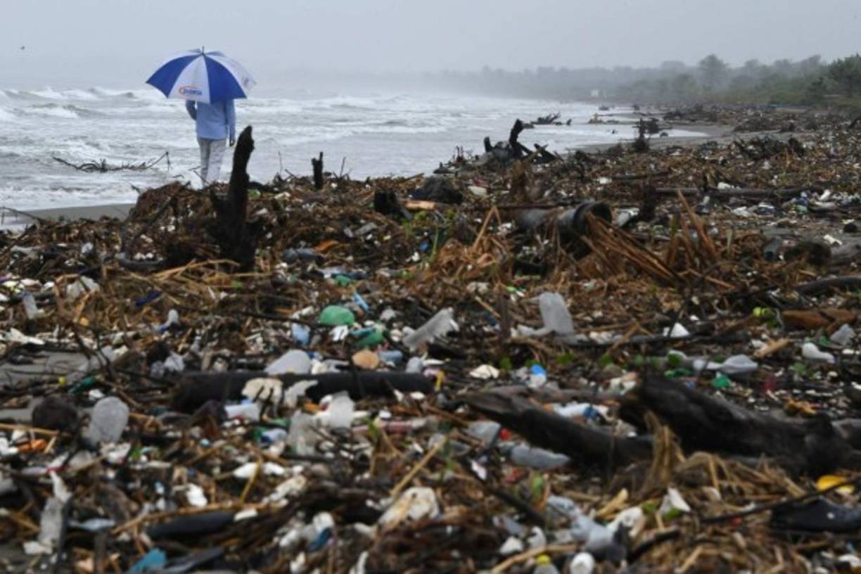 El Estado de Honduras exige resultados concretos e inmediatos a Guatemala ya que cientos de kilómetros de costa se encuentran atestados de basura proveniente del río Motagua.