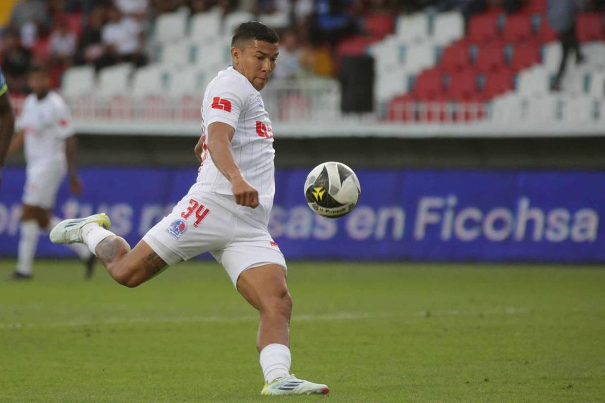 Kevin López volvió a ser titular con el Olimpia de Eduardo Espinel.