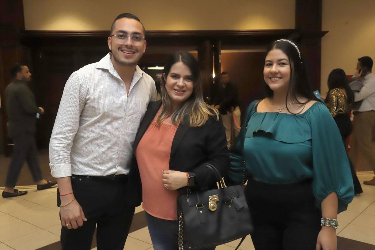 Ballet ruso cautiva a sampedranos con “El lago de los cisnes”