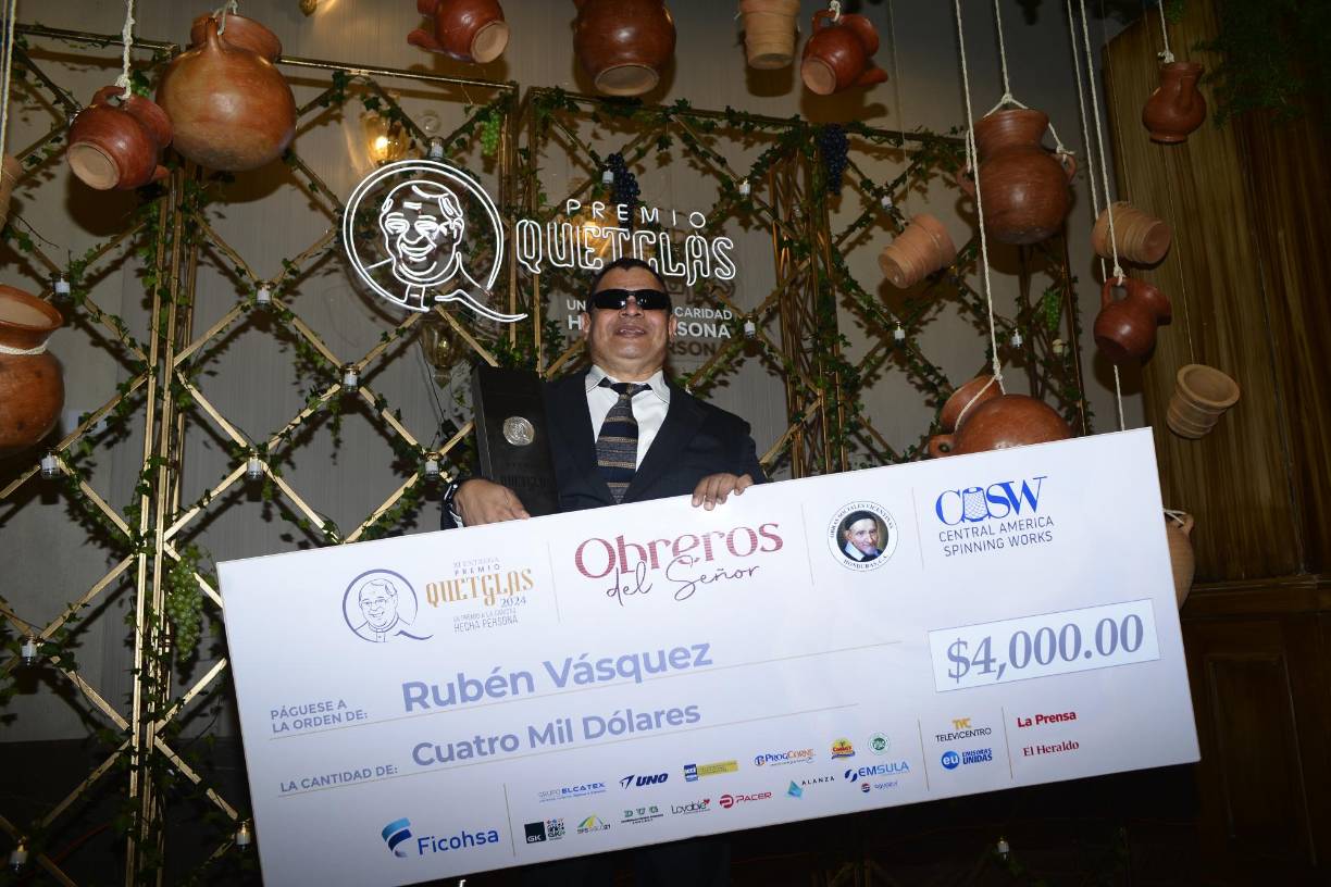 Rubén Vásquez se mostró feliz luego del apoyo recibido a su fundación, la cual lleva casi 38 años al servicio de las personas ciegas en la zona noroccidental de Honduras. 