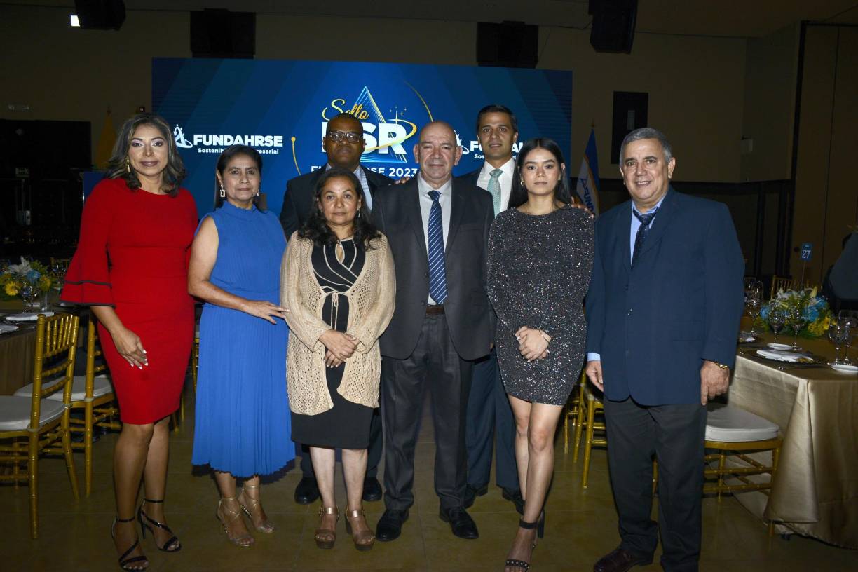 Wendy Cálix, Carmen Tábora, Digna Ávila, Salomón Álvarez, Ronnie Gabrie, Michel Oliveros, Ramón Medina y Rafael Gómez