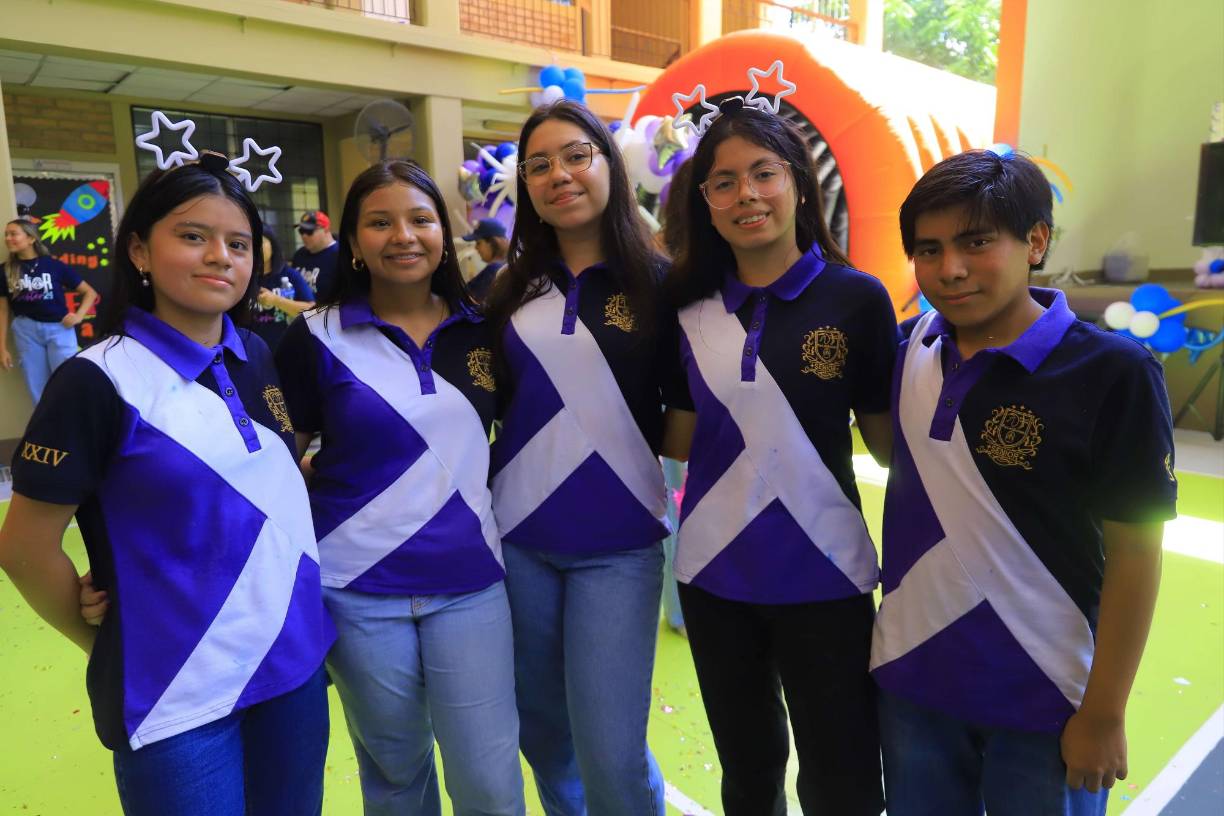 Mariana Zelada, Jimena Cruz, Guityen Fúnes, Gabriela Rápalo y José Ordóñez 