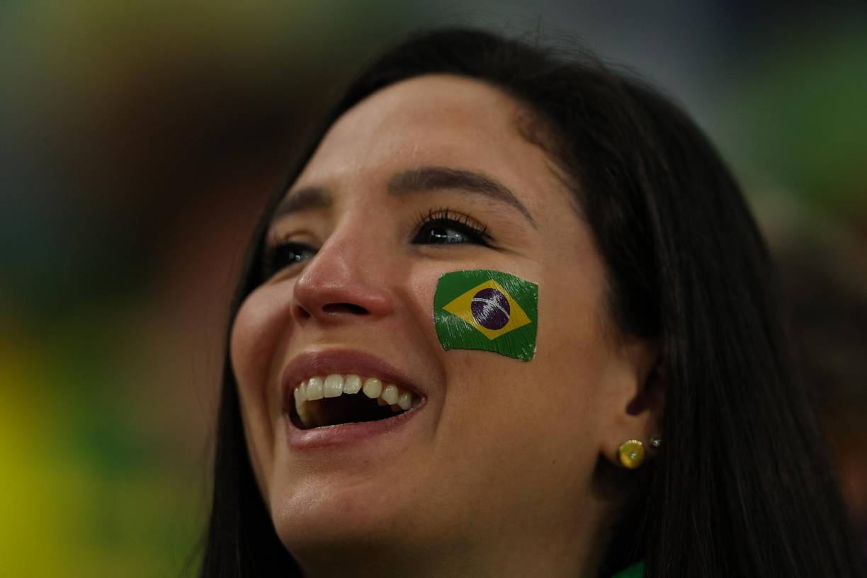Brasil siempre tiene hermosas fanáticas presentes en la grada y ante Croacia no fue la excepción. 