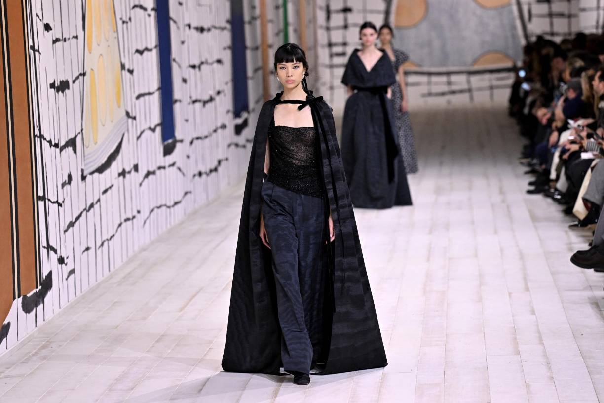 Las capas forman parte de la propuesta de Christian Dior.