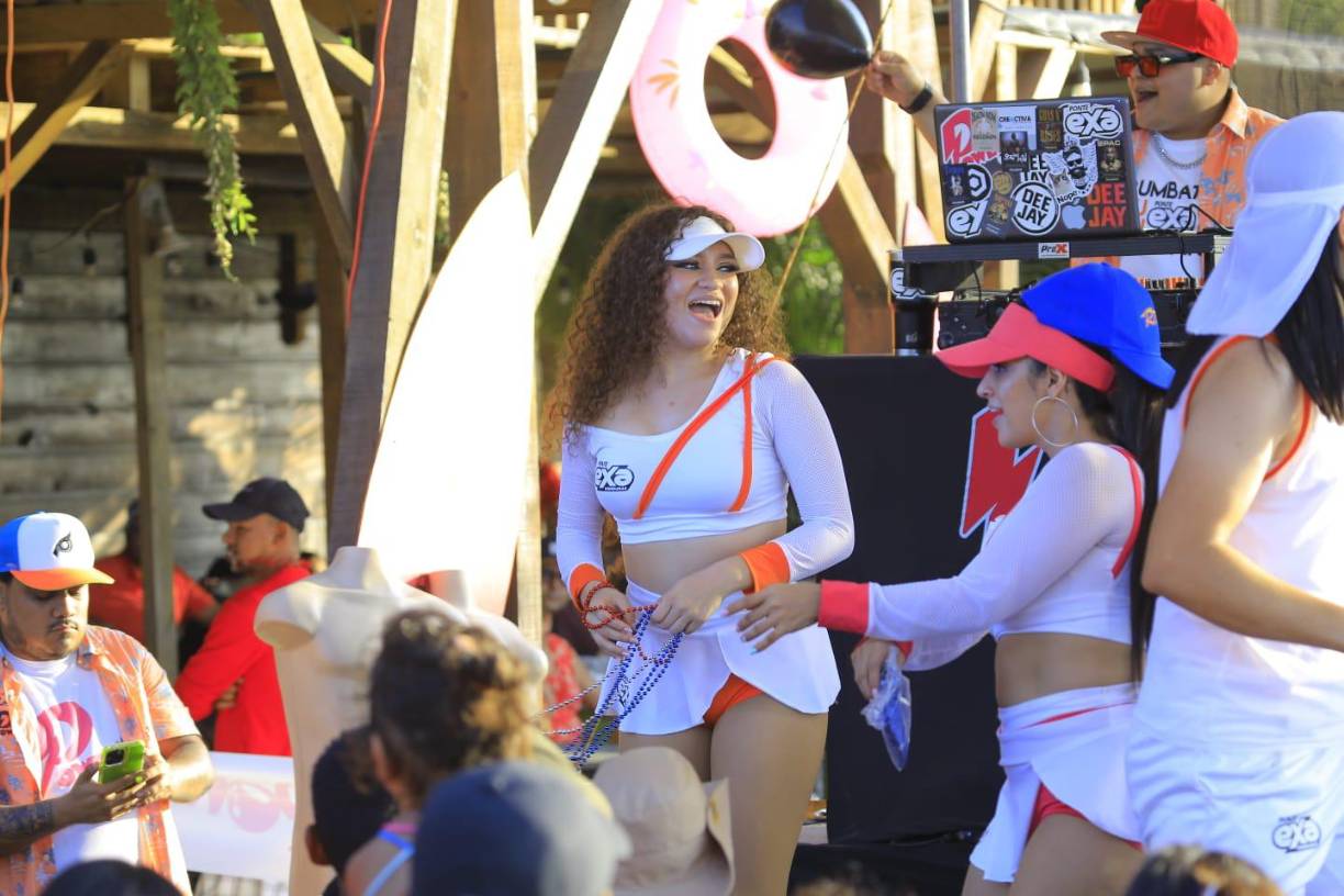 Las chicas de Audiosistemas animaron en las playas porteñas. 