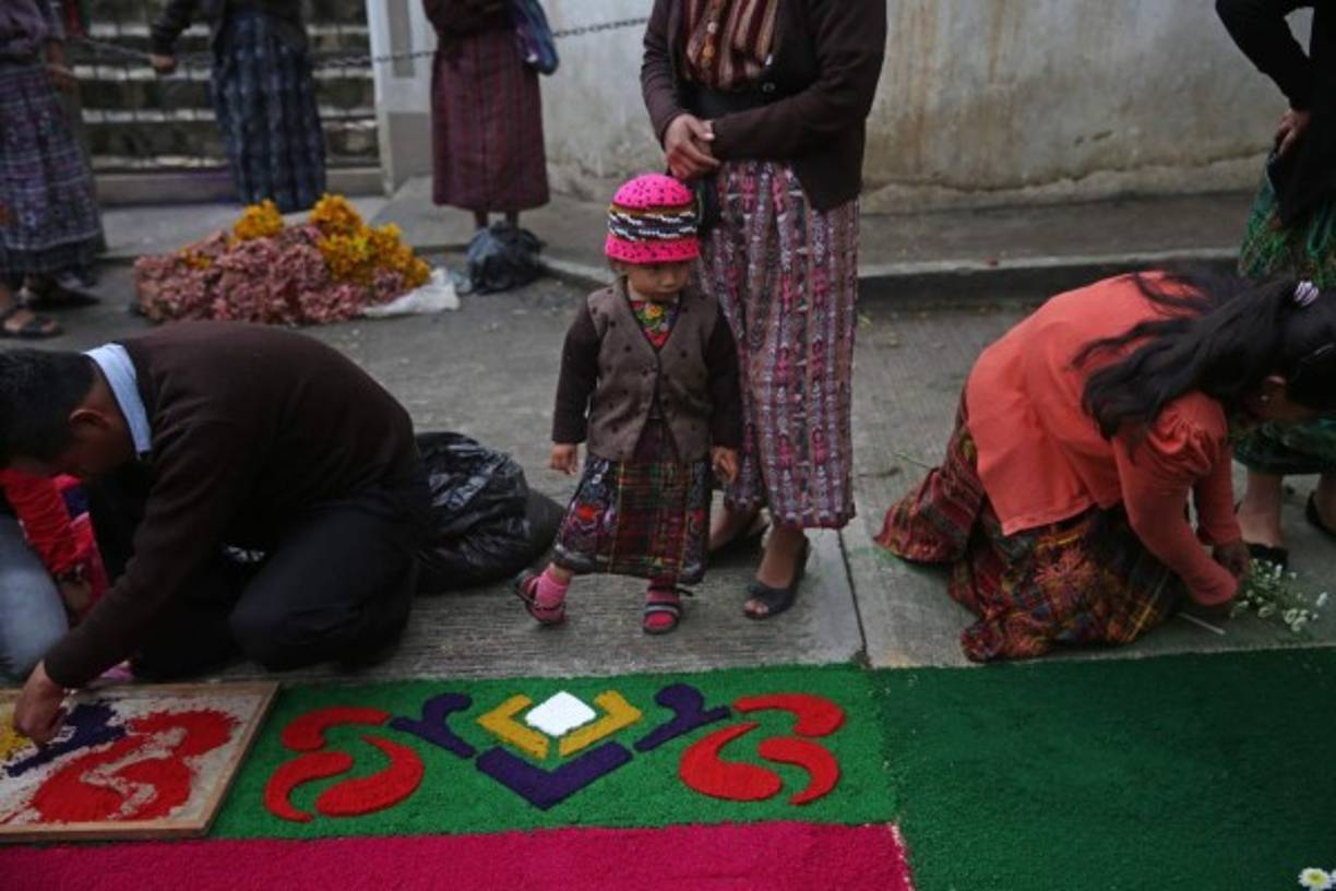 El Corpus Christi, una fiesta católica que se celebra 62 días después del Jueves Santo y que este año correspondió al 15 de junio, marca un momento donde, además de rendir honor al Santísimo, también se libra una batalla entre el bien y el mal, representado con danzas en varios países del mundo.EFE<br/>