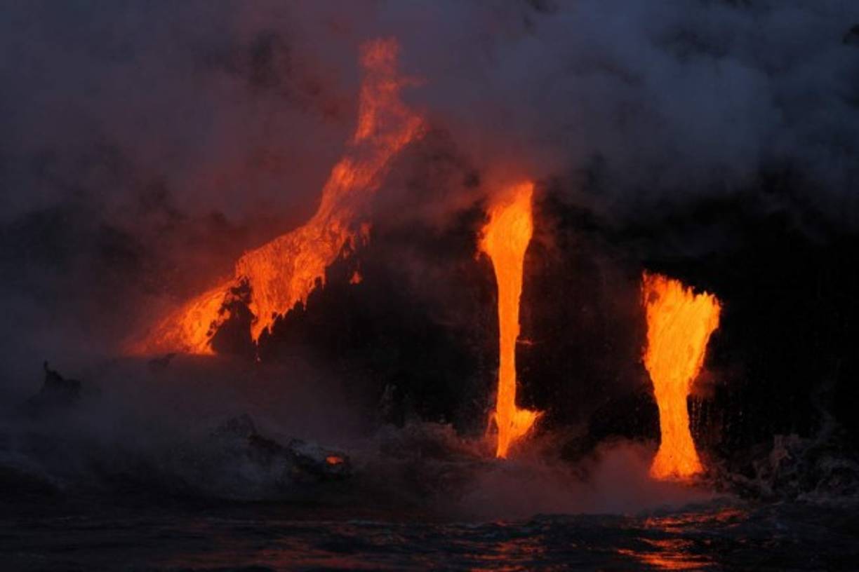 El volcán entró en erupción desde junio pasado sin embargo hasta esta semana se convirtió en una amenaza para los pobladores de la Isla. Foto: Kevin Kay.