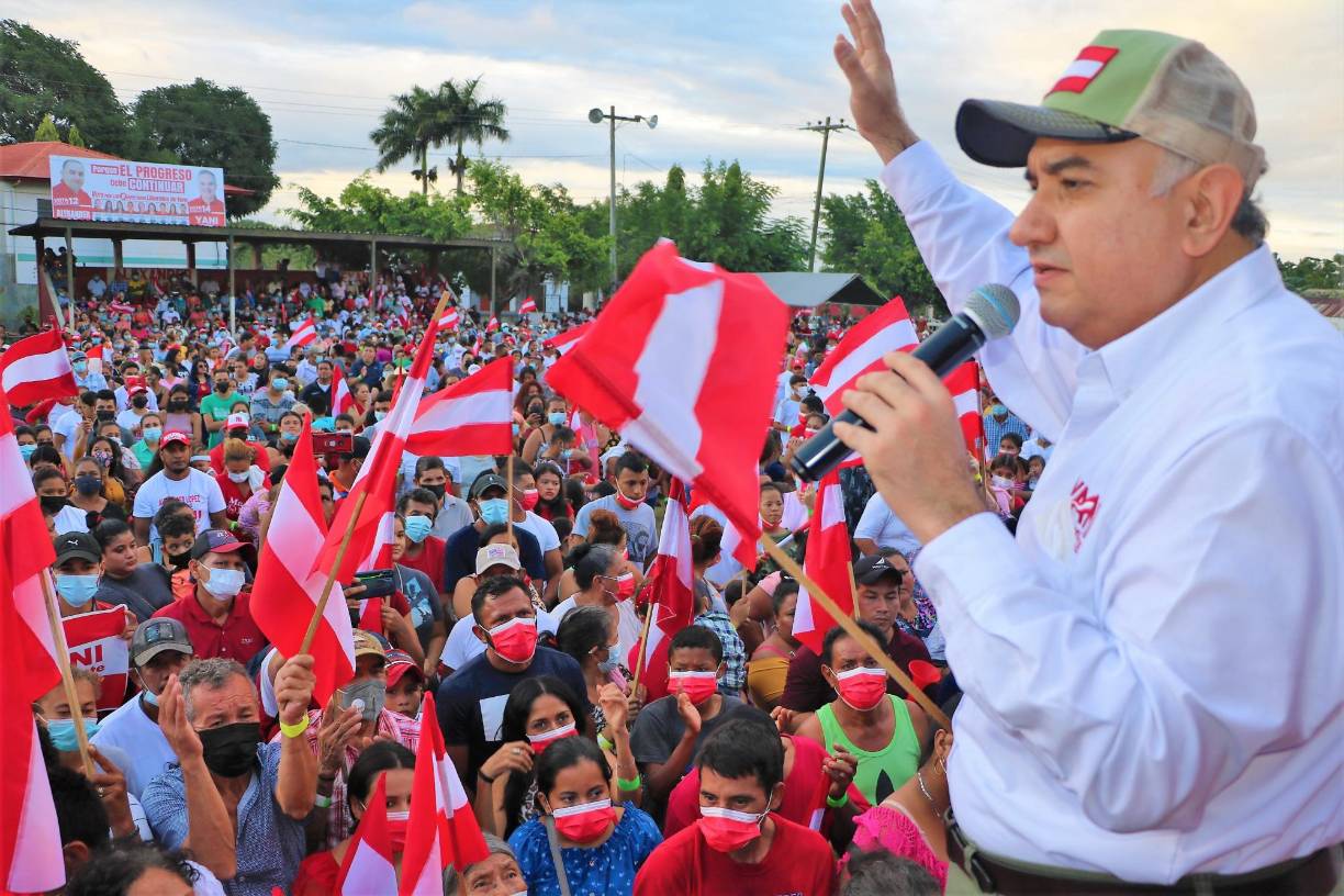 Según EE.UU., incurrió en corrupción significativa al adjudicar indebidamente contratos municipales multimillonarios a sus aliados políticos.