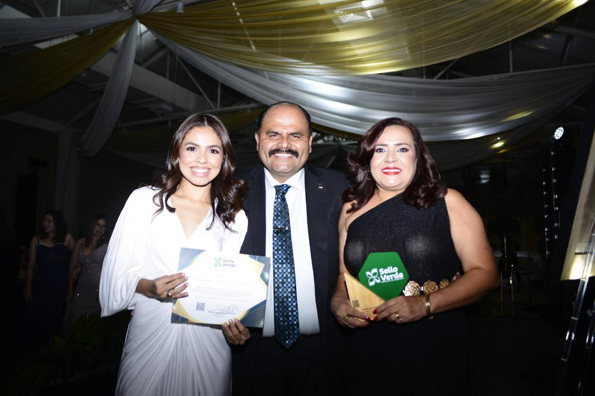 Ana, Wilmer y Melania Palada