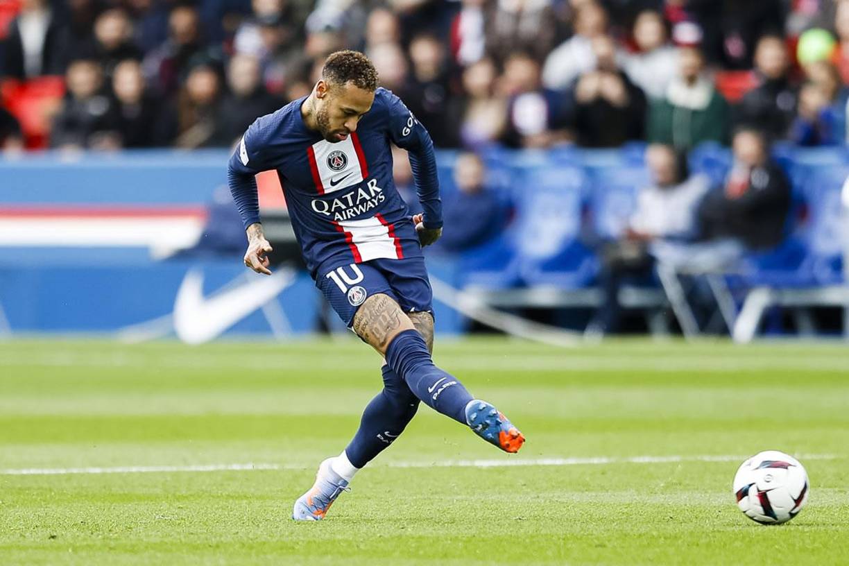2. Neymar - El delantero del PSG y de Brasil suma de momento 19 asistencias en la campaña 2022/23.