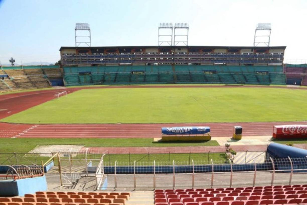 La zona de palcos, los banquillos y los camerinos fueron inspeccionados por el nuevo técnico de Honduras, Jorge Luis Pinto.