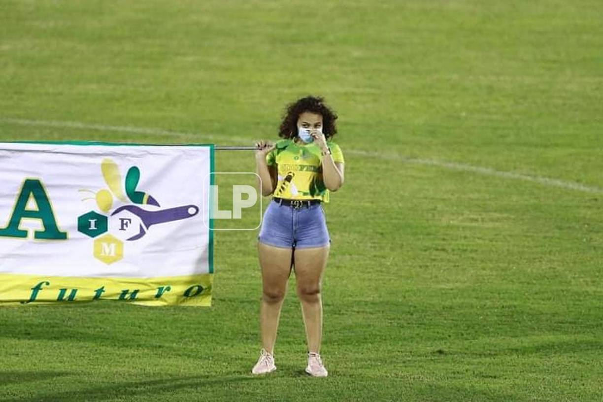 Esta joven también robó miradas en La Ceiba.