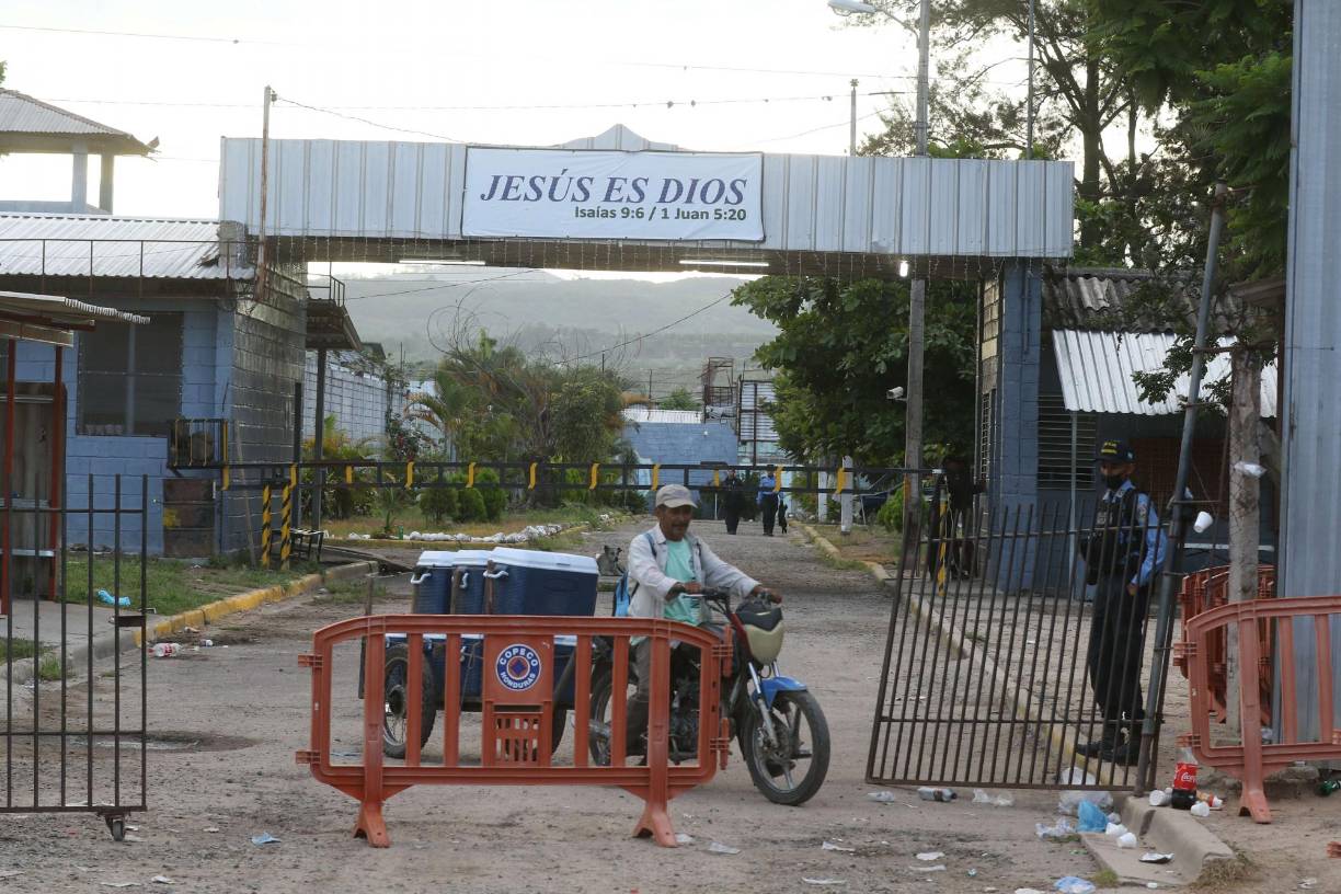 El pasado lunes llegaron al penal 100 del millar de efectivos que empezó a entrenar para integrar una nueva policía penitenciaria que retomará paulatinamente la seguridad de las cárceles.