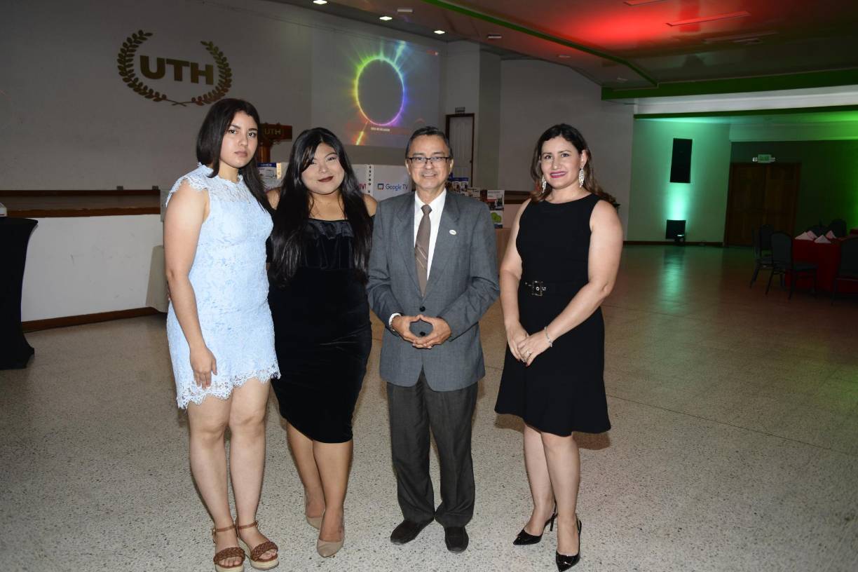 Doris Muñoz, Ruth Barahona, Reynaldo García y Claudia Chinchilla