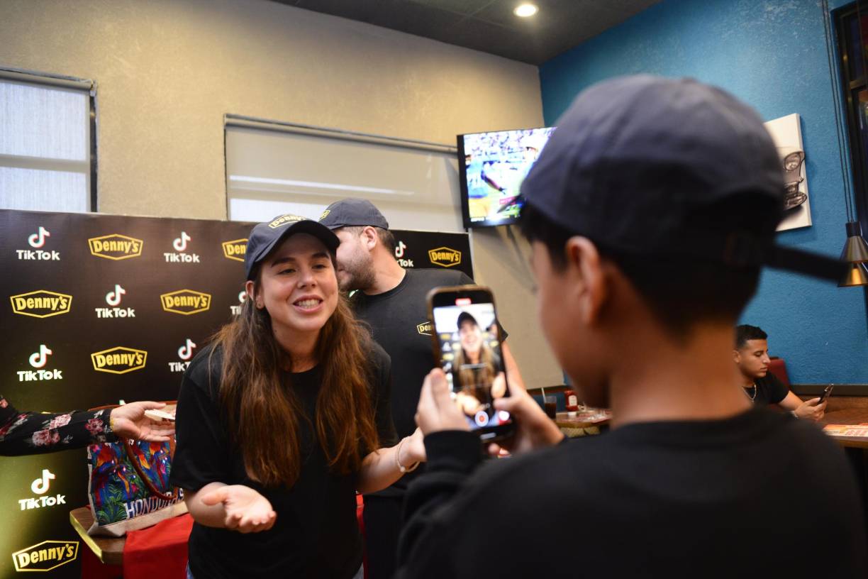 El menor pidió un saludo especial a los colombianos para compartirlos en sus redes sociales. 