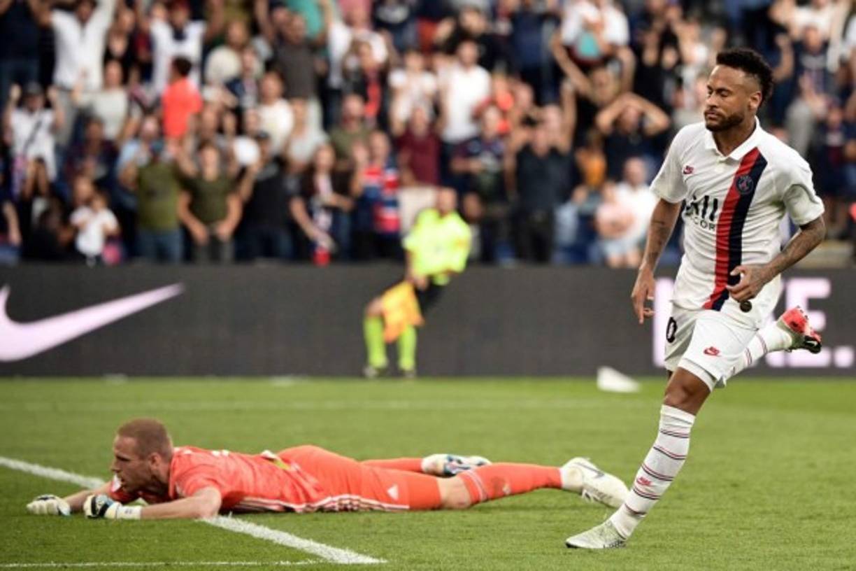 Neymar marcó otro gol, pero el VAR lo anuló por fuera de juego.
