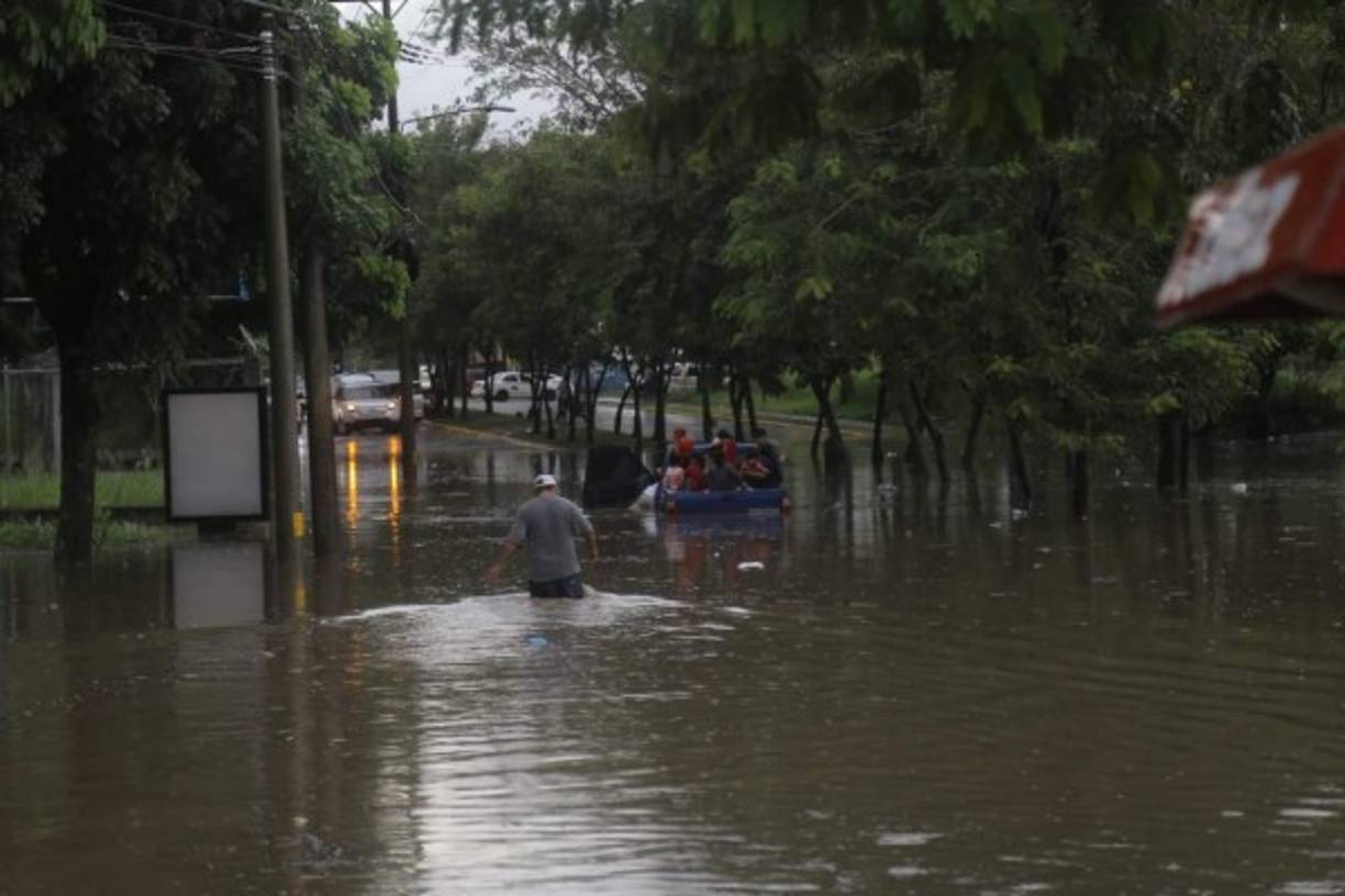 Se espera que llueva durante toda la noche de este domingo según el pronóstico de Cenaos.