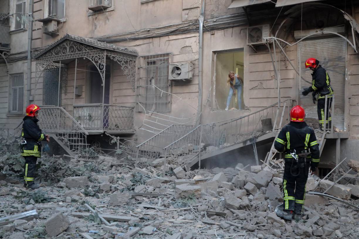 “Misiles contra ciudades pacíficas, contra viviendas, contra una catedral”, dijo el presidente Volodimir Zelenski. “Habrá represalias contra los terroristas rusos por lo ocurrido en <b>Odesa</b>”, prometió el dirigente.