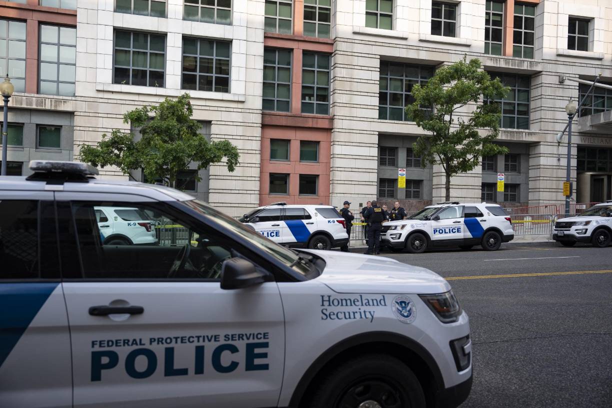 El exmandatario, actualmente el candidato republicano favorito para concurrir a las elecciones presidenciales de 2024, está citado para comparecer este jueves a las 16.00 hora local (20.00 hora GMT) ante la jueza Moxila Upadhyaya en el tribunal del Distrito de Columbia, donde se ubica Washington, para la lectura de los cargos que se le imputan.