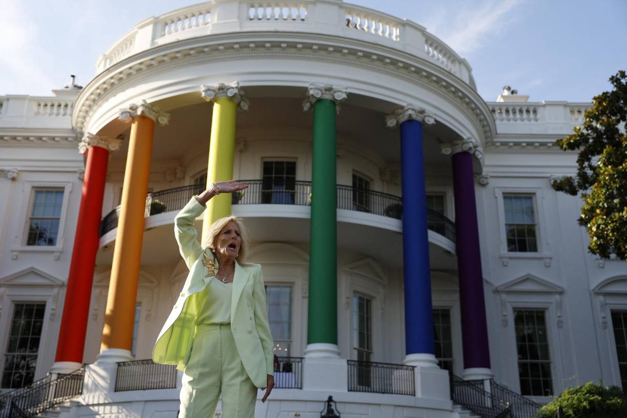 Jill “es tan influyente como afirman los expertos y su opinión le importa (al presidente <b>Biden</b>) más que la de nadie. Sin su apoyo, le sería imposible continuar en la carrera”, comenta a la AFP Tammy Vigil, profesora de comunicación en la Universidad de Boston.