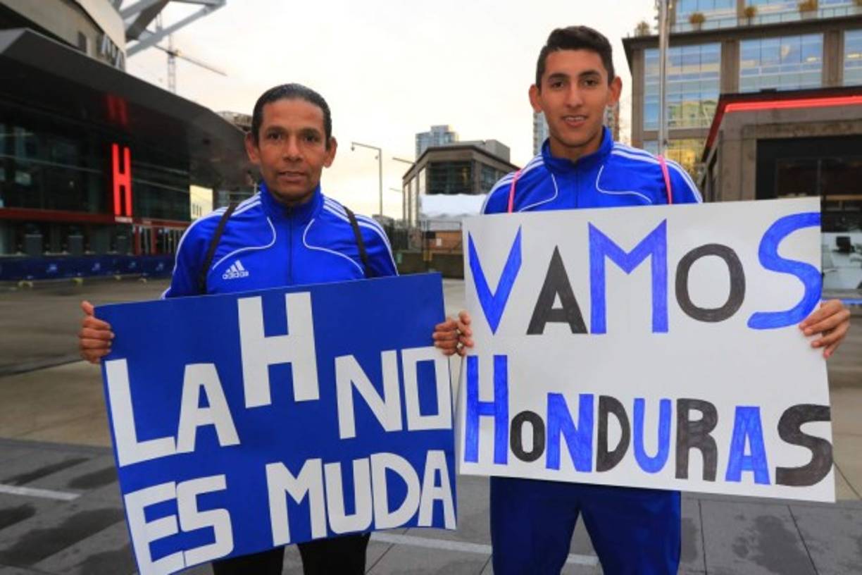 Los aficionados hondureños confían en la victoria de la Selección ante Canadá.