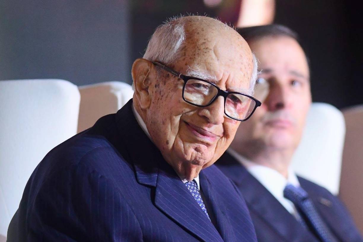 También fue ministro de Economía y Hacienda, en el gobierno de Ramón Villeda Morales, en el cual impulsó el programa de Integración centroamericana.