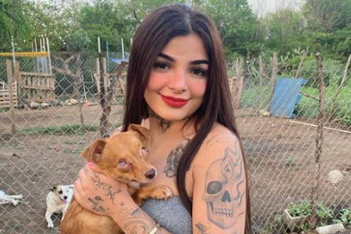 Karely Ruiz es una joven de 22 años originaria de Monterrey, México.