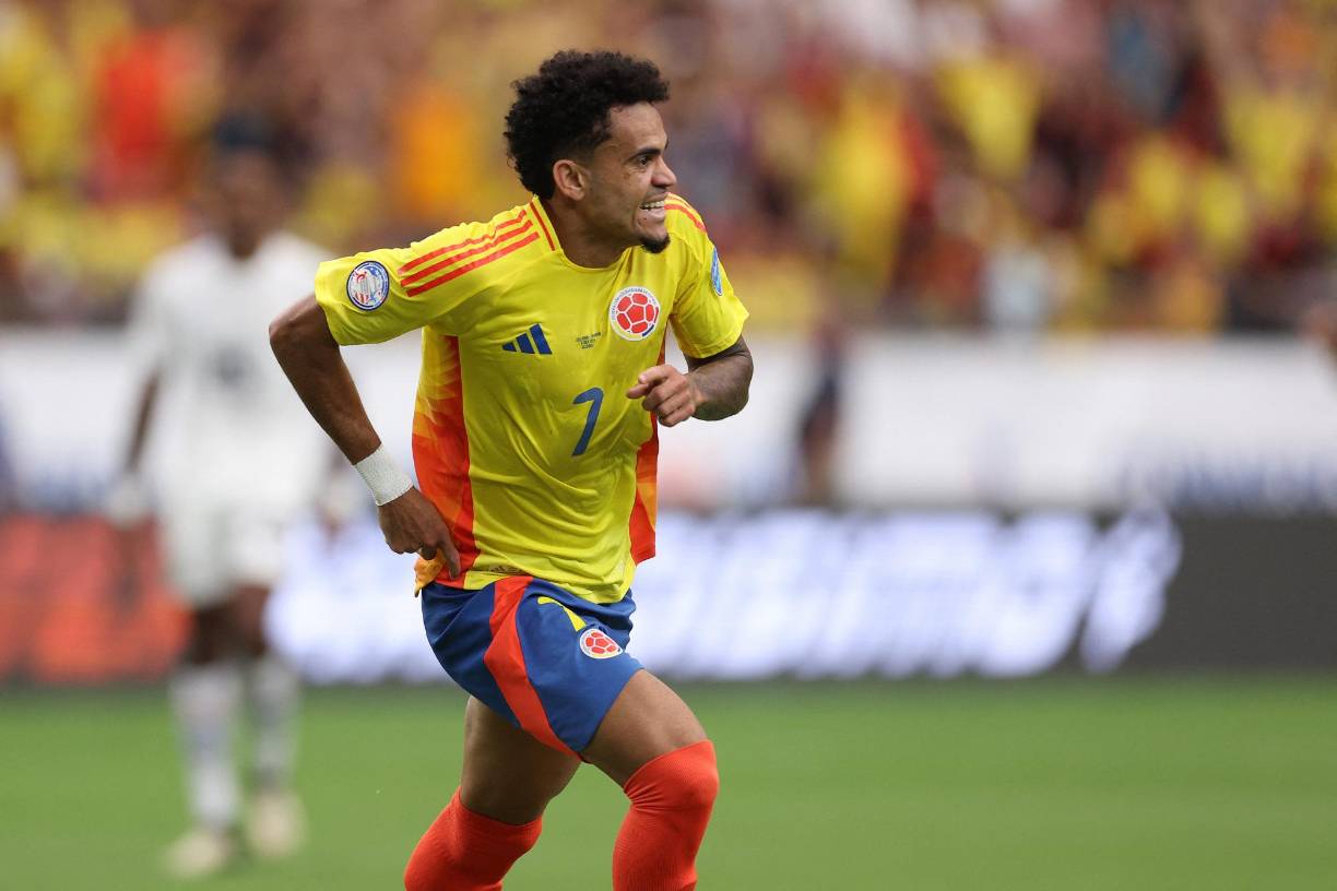 James protagonizó otra jugada para el deleite antes del intermedio. Desde propio campo, cobró rápido un tiro libre a espalda de la zaga rival para ratificarse como mayor asistidor (5). Hasta allá corrió Díaz para bañar a Mosquera y anotar su sexto gol en Copas América.