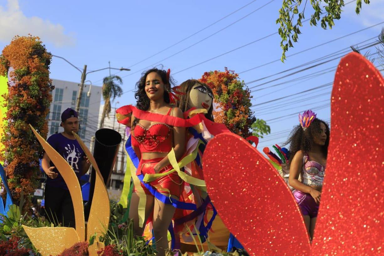 Feria Juniana 2023: Desfile de carrozas reúne a miles de familias