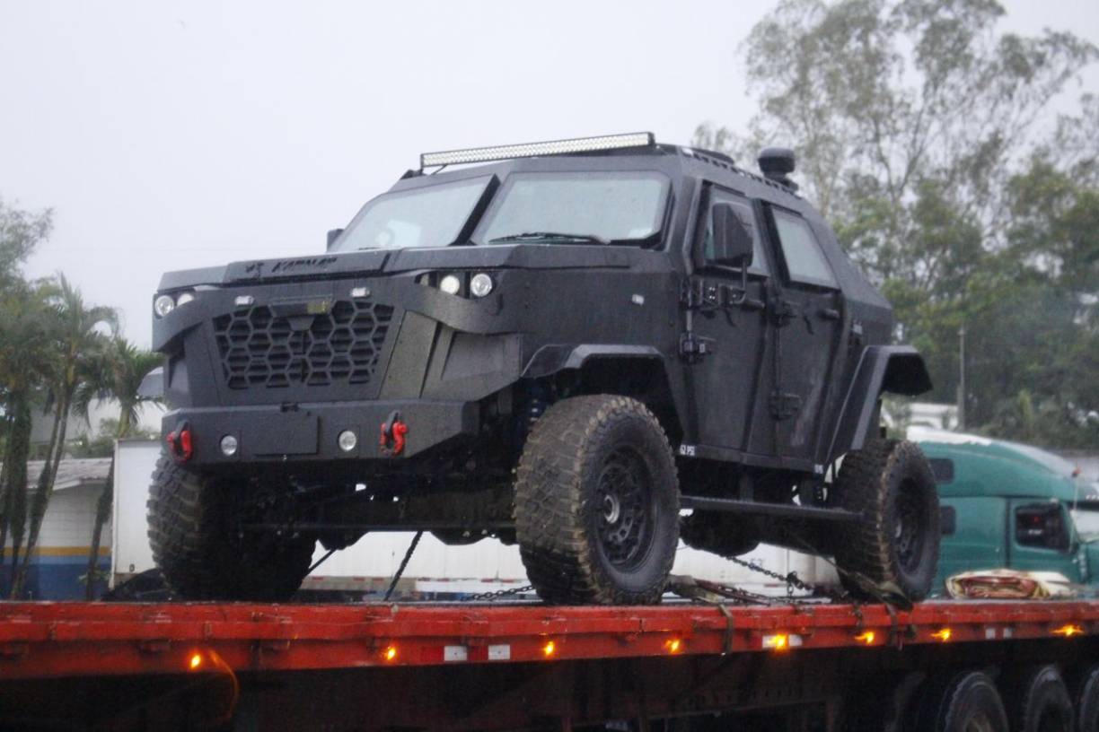 Entre sus características técnicas, destacan su potencia de arranque de hasta 430 caballos de fuerza y su capacidad para alcanzar velocidades de 160 kilómetros por hora, lo que los convierte en herramientas ideales para tareas de patrullaje, rescate y vigilancia.