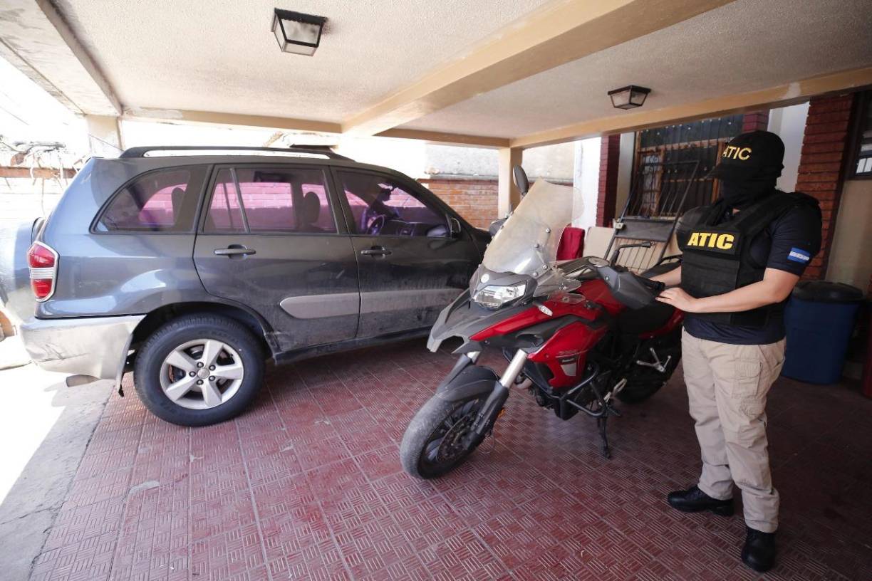 Se les incautó 83 bienes muebles e inmuebles, sociedades mercantiles, cuentas bancarias y vehículos, considerados de origen ilícito.