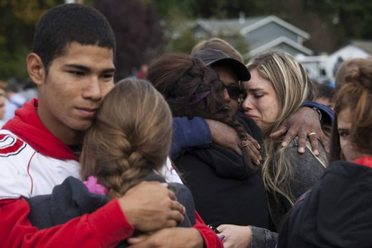 Un tiroteo en una escuela secundaria del estado de Washington en Estados Unidos, dejó al menos dos muertos y cuatro heridos.
